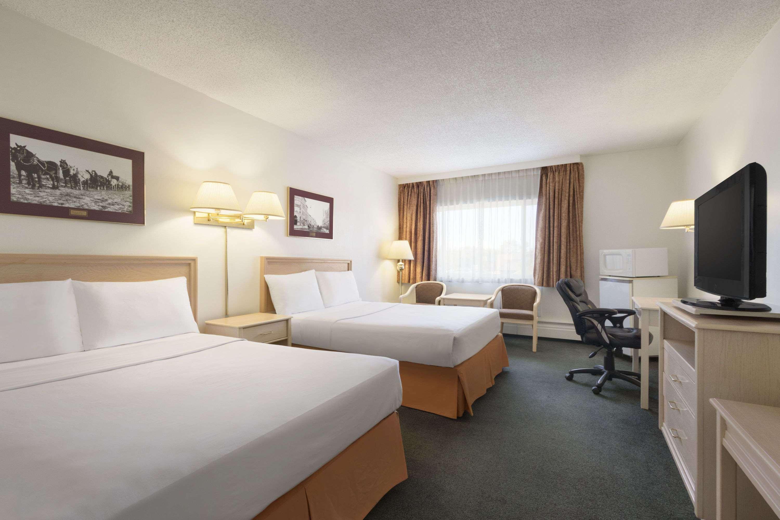 Travelodge By Wyndham Calgary South Exterior photo