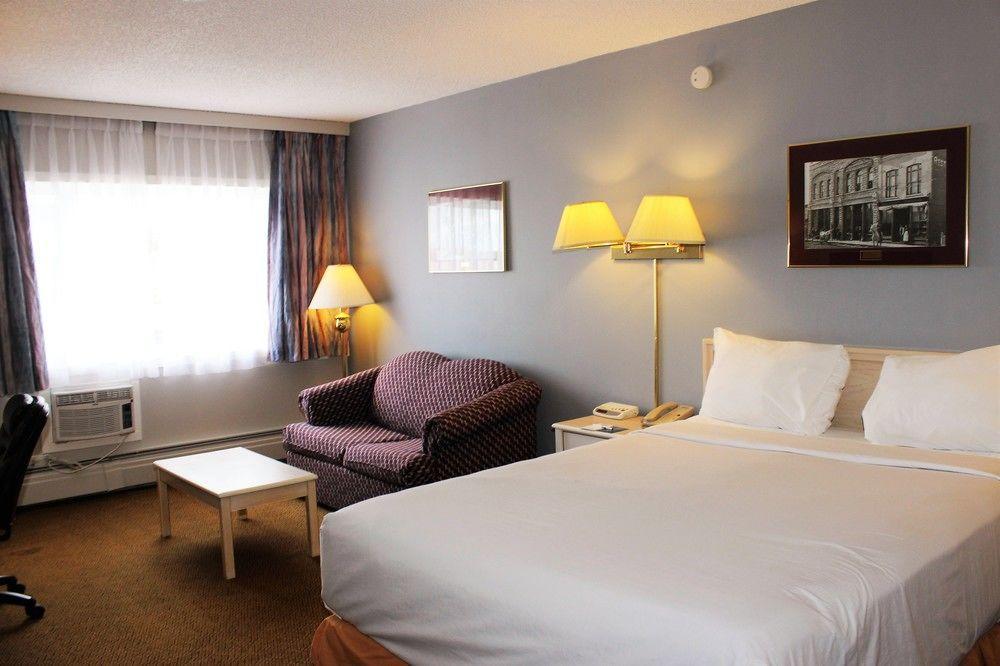 Travelodge By Wyndham Calgary South Exterior photo